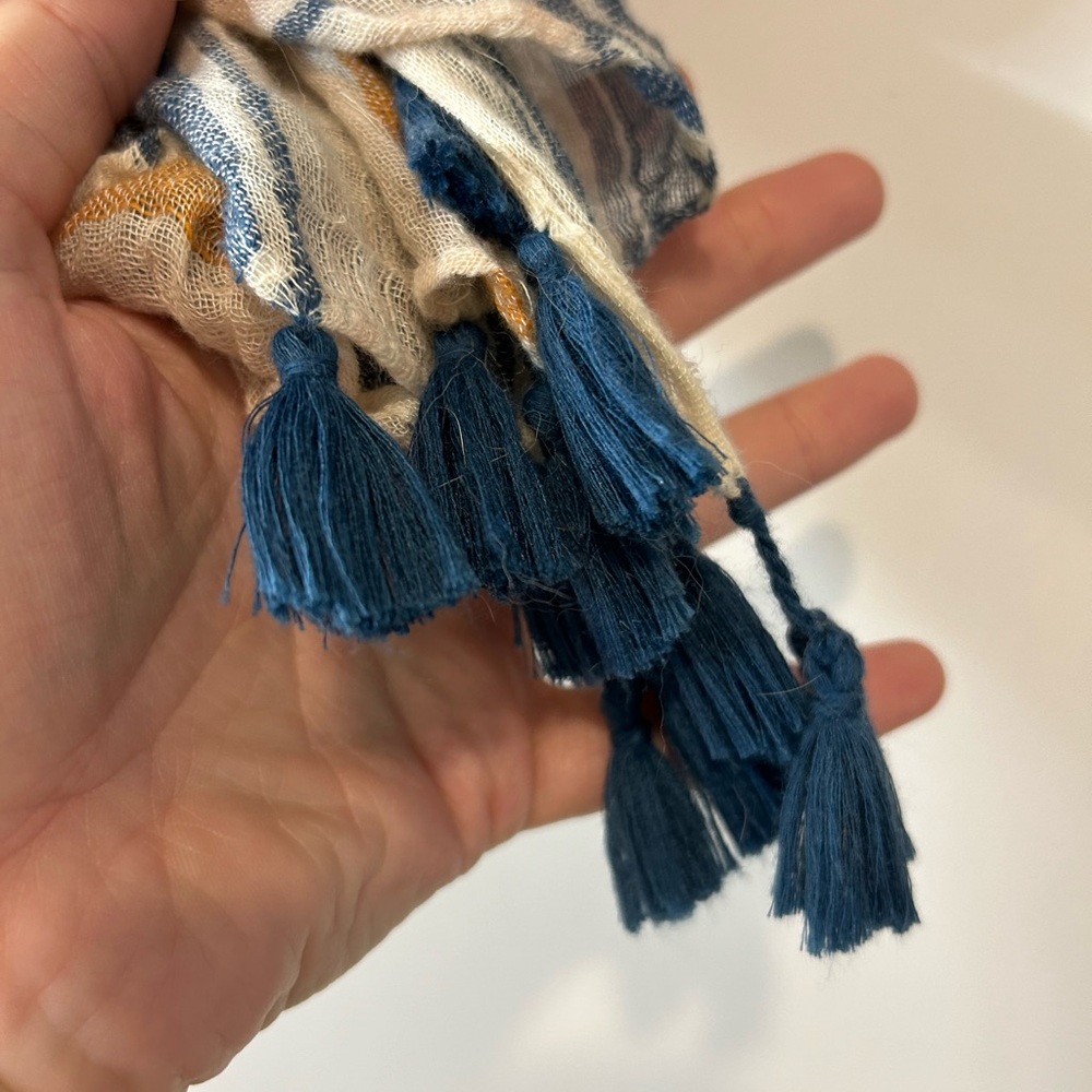 Universal Thread Scarf - Picture 4 of 4